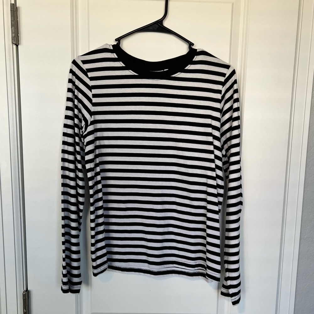 Never worn!!